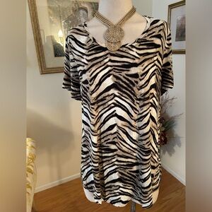 JM Collection almost new animal print top size L. C:5026-5/20/26